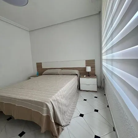 Apartment Turistico En El Centro De Fuengirola, Malaga. *